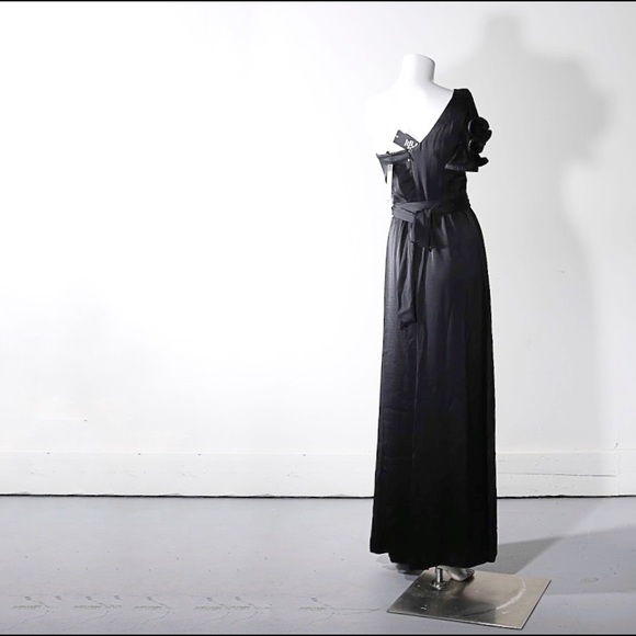 BCBG black dress with shoulder detail-‘Mel’ NWT 2 - Picture 3 of 6